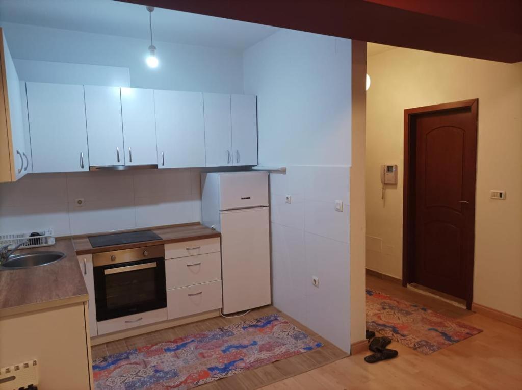Two Rooms And Kitchen, Bathroom With Balcony Apartment Skopje Exteriör bild
