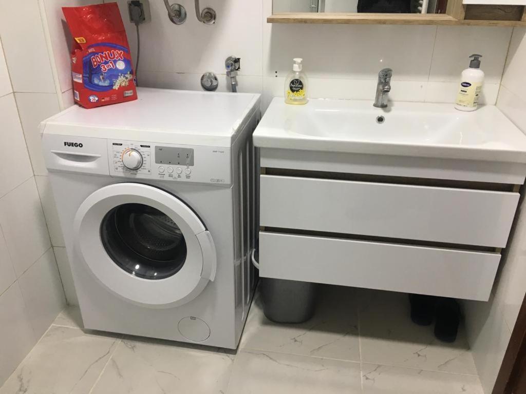 Two Rooms And Kitchen, Bathroom With Balcony Apartment Skopje Exteriör bild