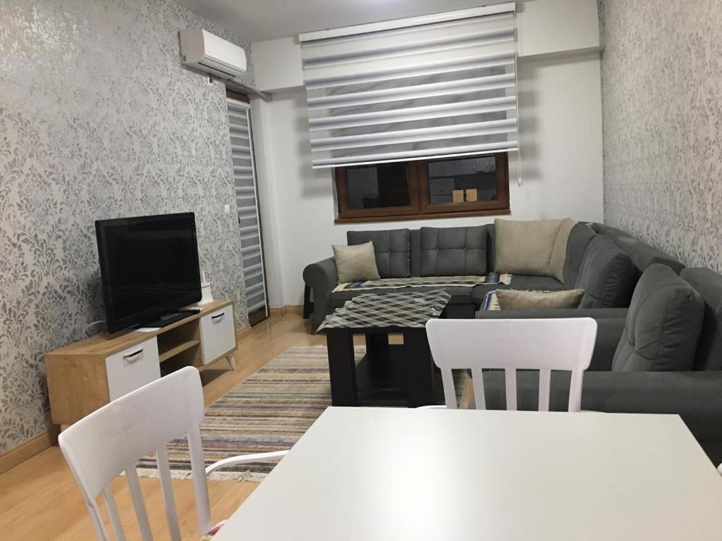 Two Rooms And Kitchen, Bathroom With Balcony Apartment Skopje Exteriör bild
