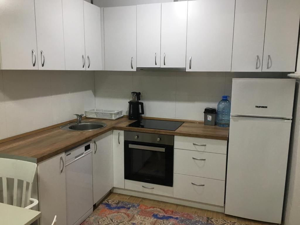 Two Rooms And Kitchen, Bathroom With Balcony Apartment Skopje Exteriör bild