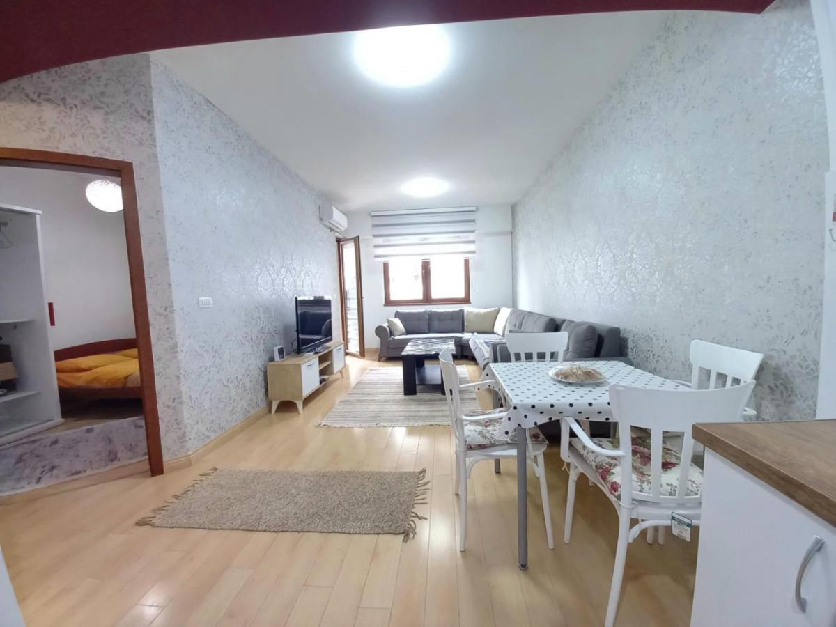 Two Rooms And Kitchen, Bathroom With Balcony Apartment Skopje Exteriör bild